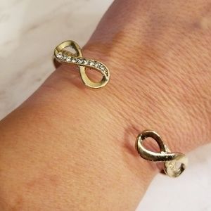 B229 Gold & Crystal Double Infinity Bracelet